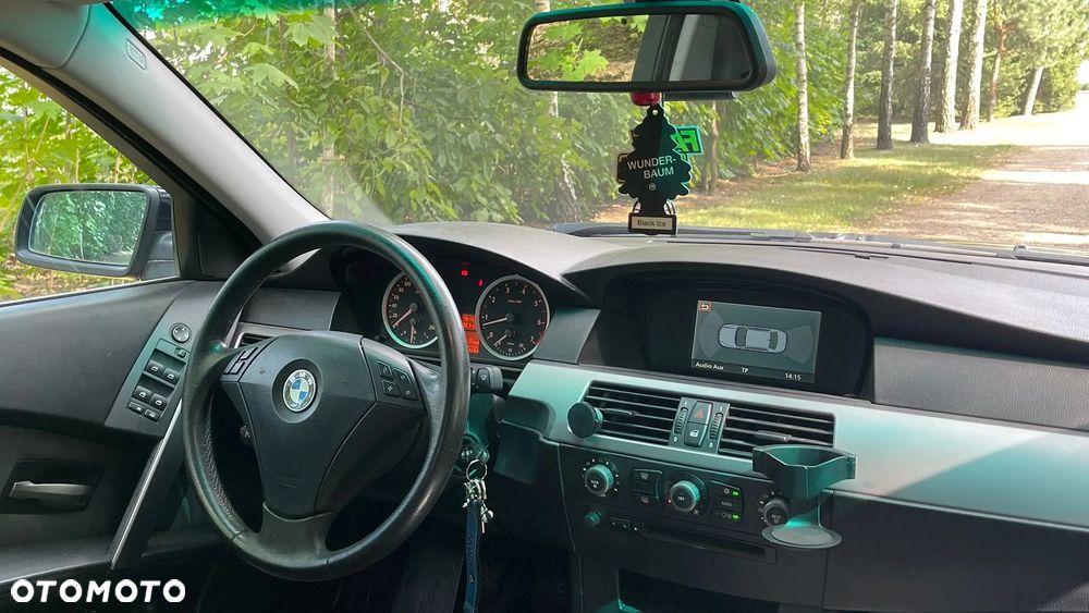 BMW Seria 5 520i - 24