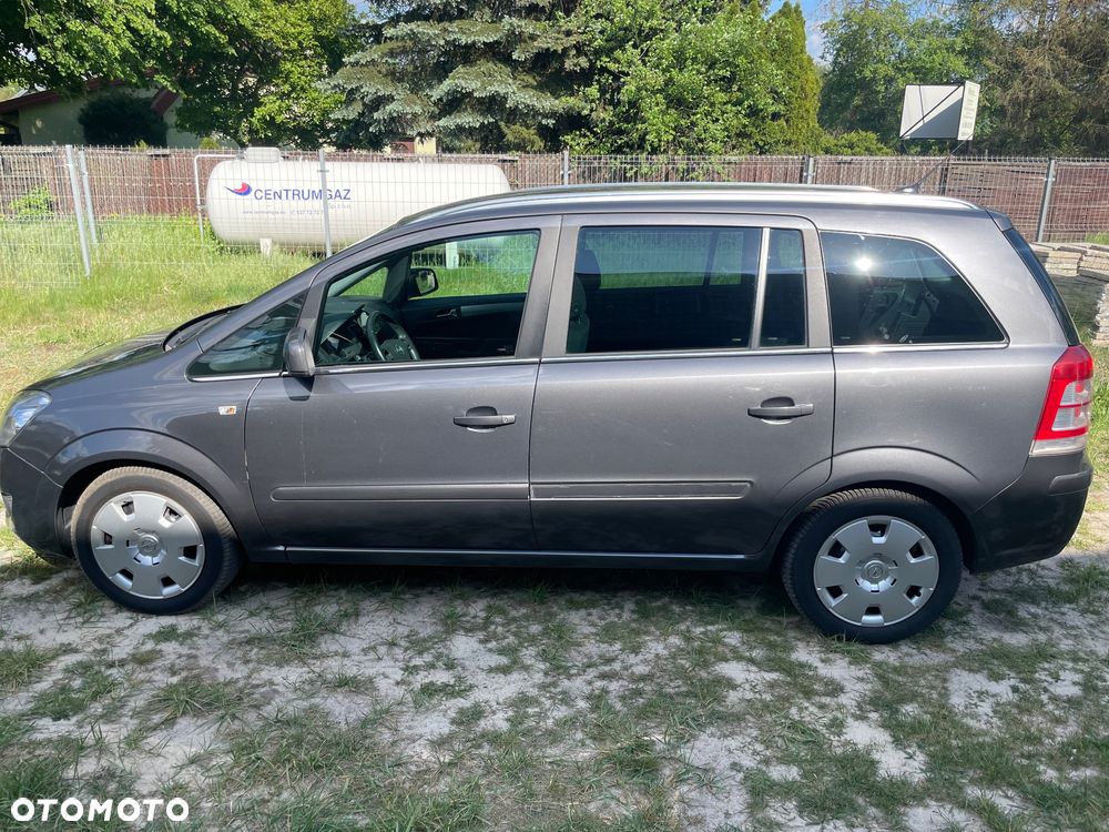 Opel Zafira 2012 photo 2