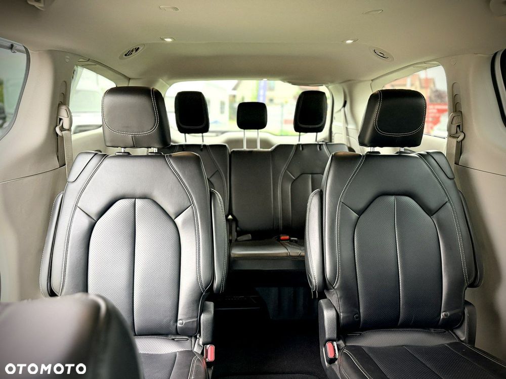 Chrysler Pacifica - 15