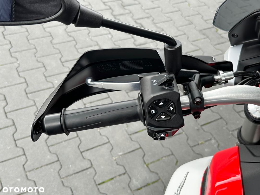 Moto Guzzi V85 - 26