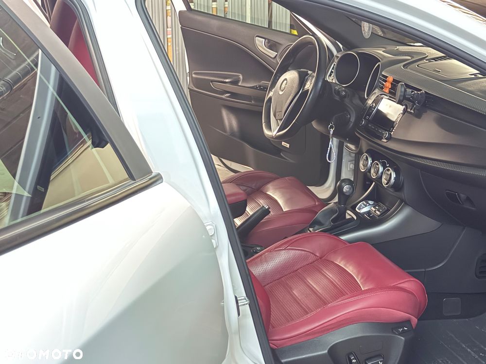 Alfa Romeo Giulietta 1750 TBi Veloce TCT - 9