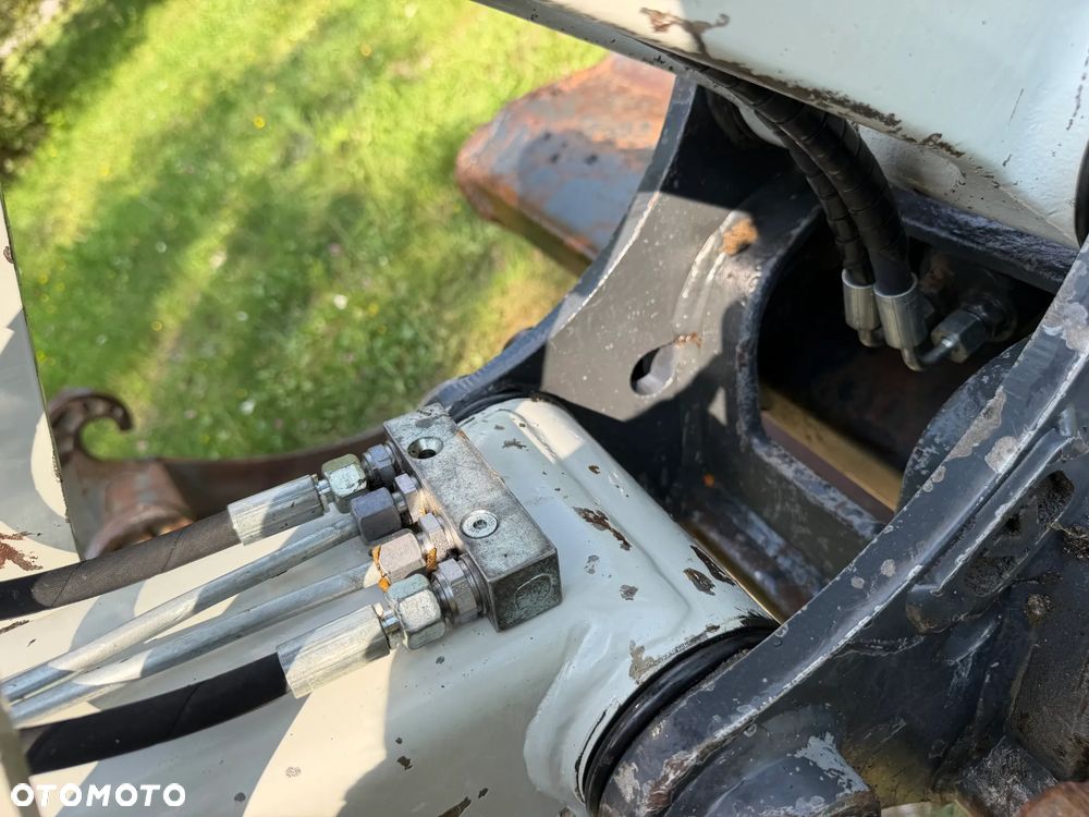 Takeuchi TB 260 Japońska Koparka Gąsienicowa 6 ton. Szybka maszyna i potężna moc. jak Nowa z Salonu 2020 rok. Niski Przebieg-2800mtg. KLIMATYZACJA. Nagłośnienie. Łyżka skarpowa oraz kopiąca. Szybko-złącze hydrauliczne. Yanmar silnik 4 cylindry! Maszyna z Norwegii. ani deka luzów i wycieków! OKAZJA Linia Hydr podwójna. Plus .Długie ramię PLUS. Oświetlenie LED dodatkowe. Zamki na tłokach. Wielka Okazja! Pełne sterowanie z dżojstików!! Aktualna DEKRA! - 22