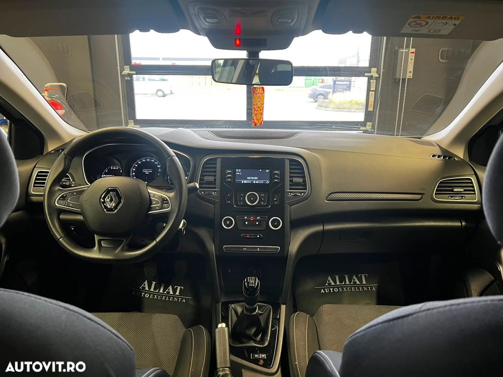 Renault Megane TCe Life - 10