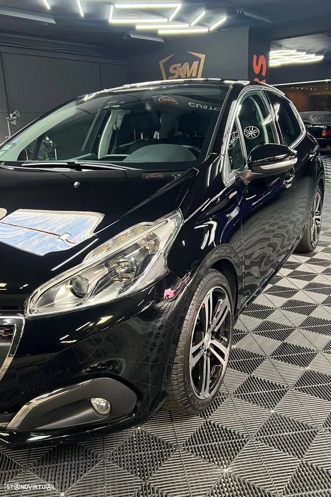 Peugeot 208 1.2 PureTech GT Line - 1