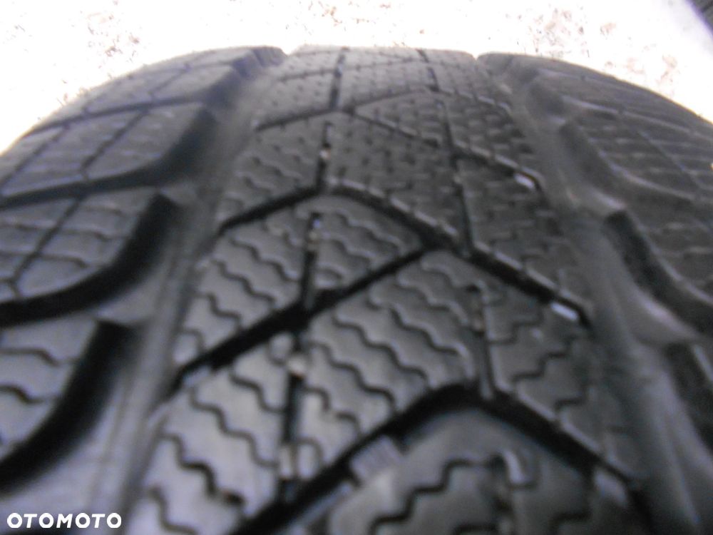 OPONA POJEDYNKA  215/60R16 PIRELLI WINTER SOTTO ZERO 3 SEAL DOT 2422 8MM - 2