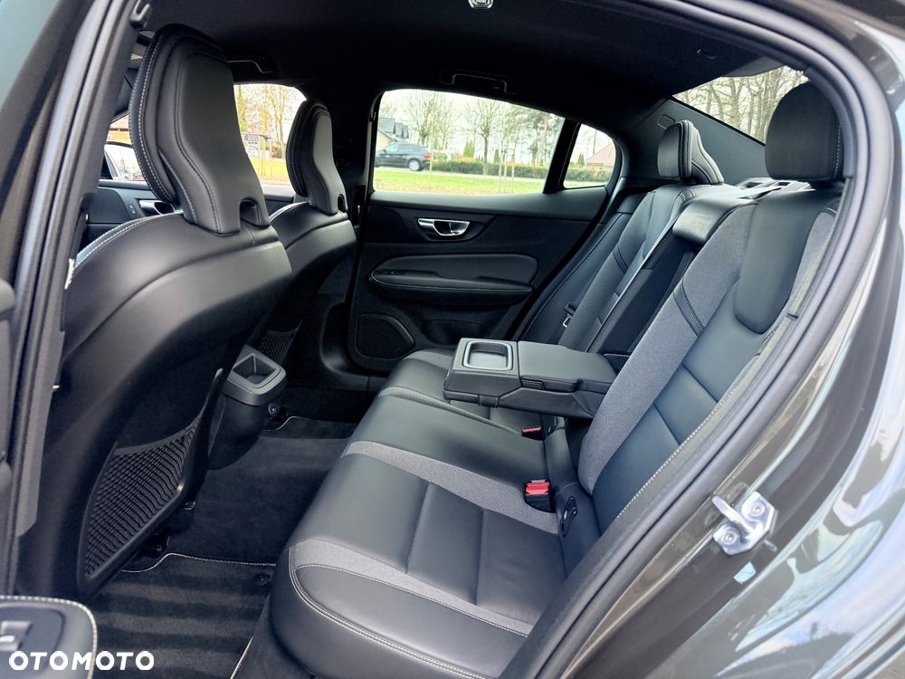 Volvo S60 T4 R-Design - 21