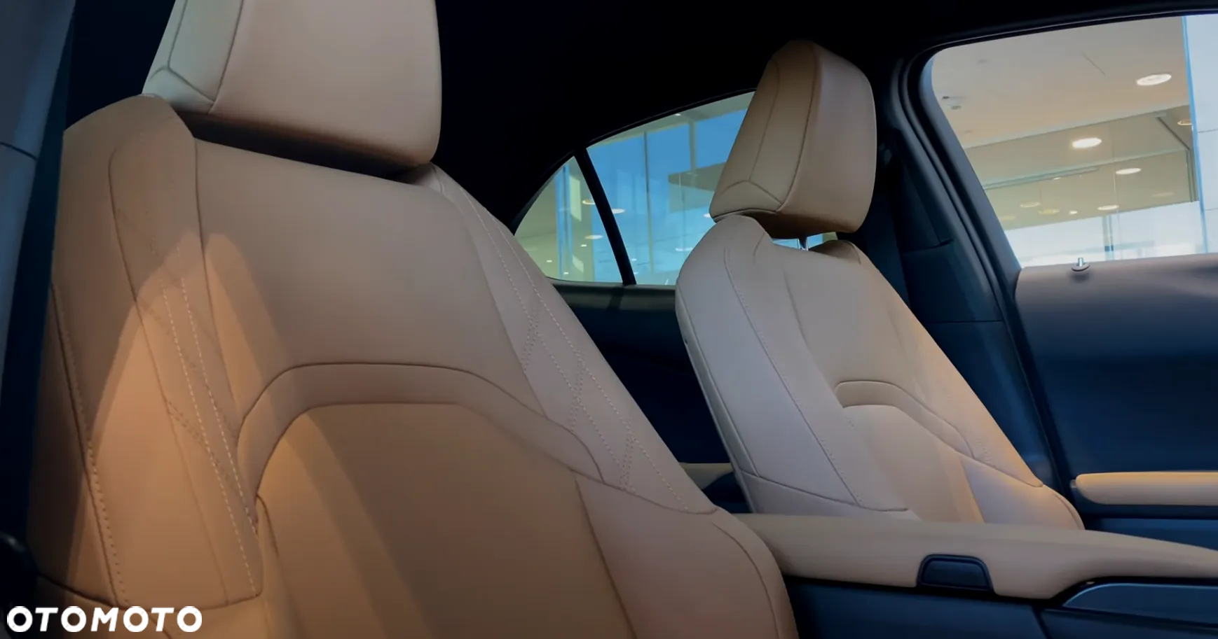 Lexus UX - 12