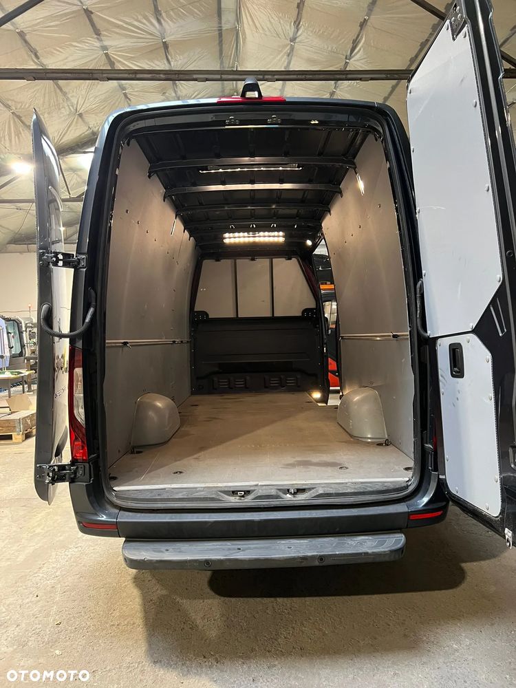 Mercedes-Benz Sprinter - 8