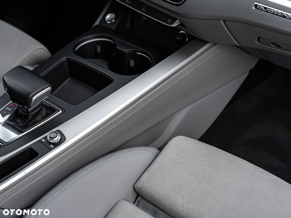 Audi A4 Limousine - 32