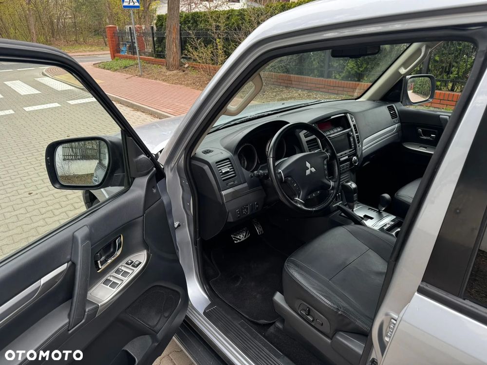 Mitsubishi Pajero 3.2 DI-D Automatik Diamant Edition - 19