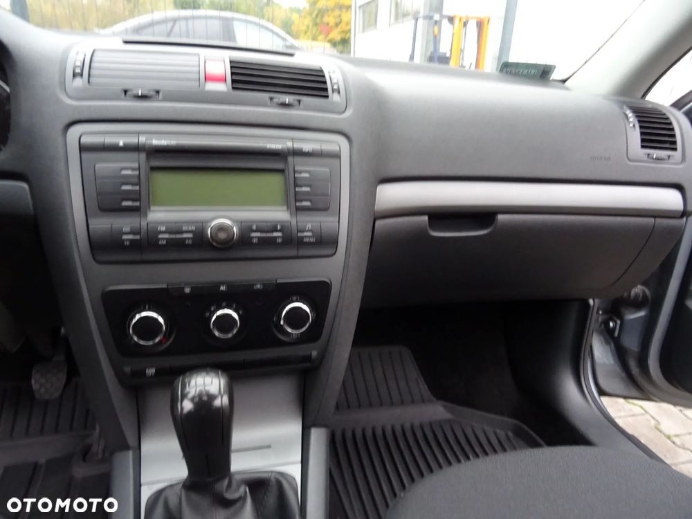 Skoda Octavia 1.6 Ambition - 30