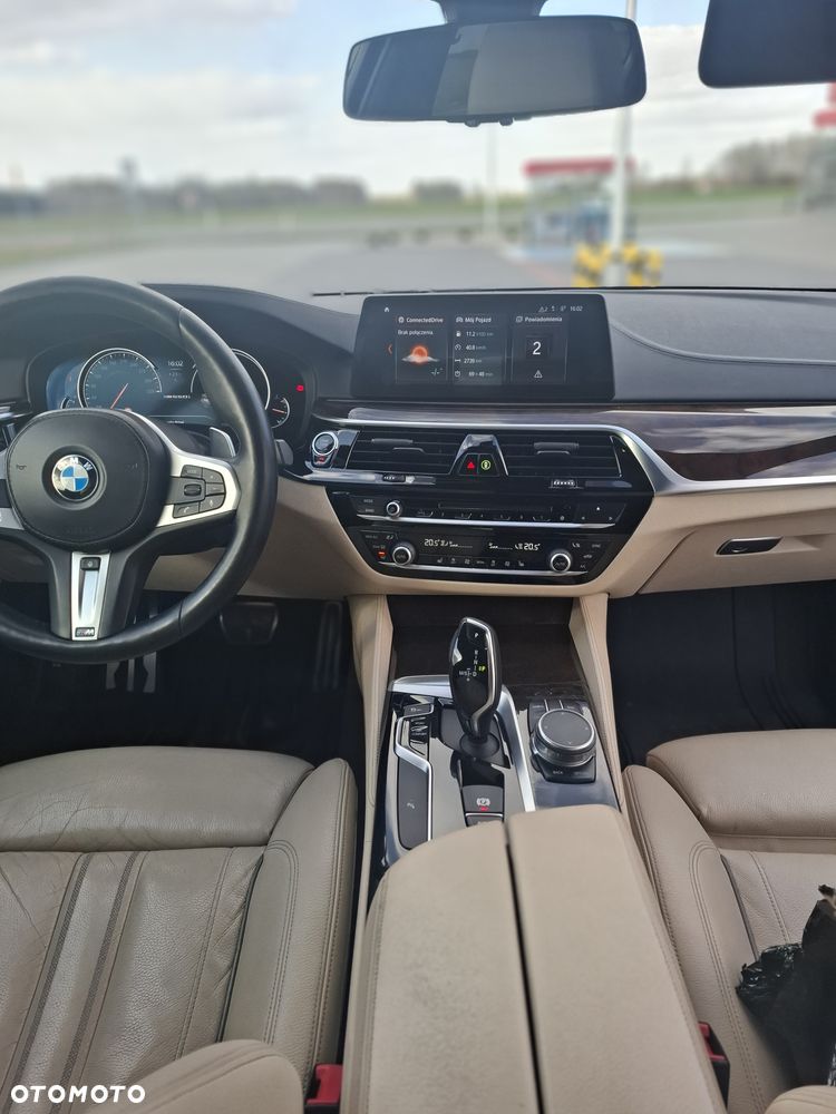 BMW Seria 5 M550i xDrive - 6