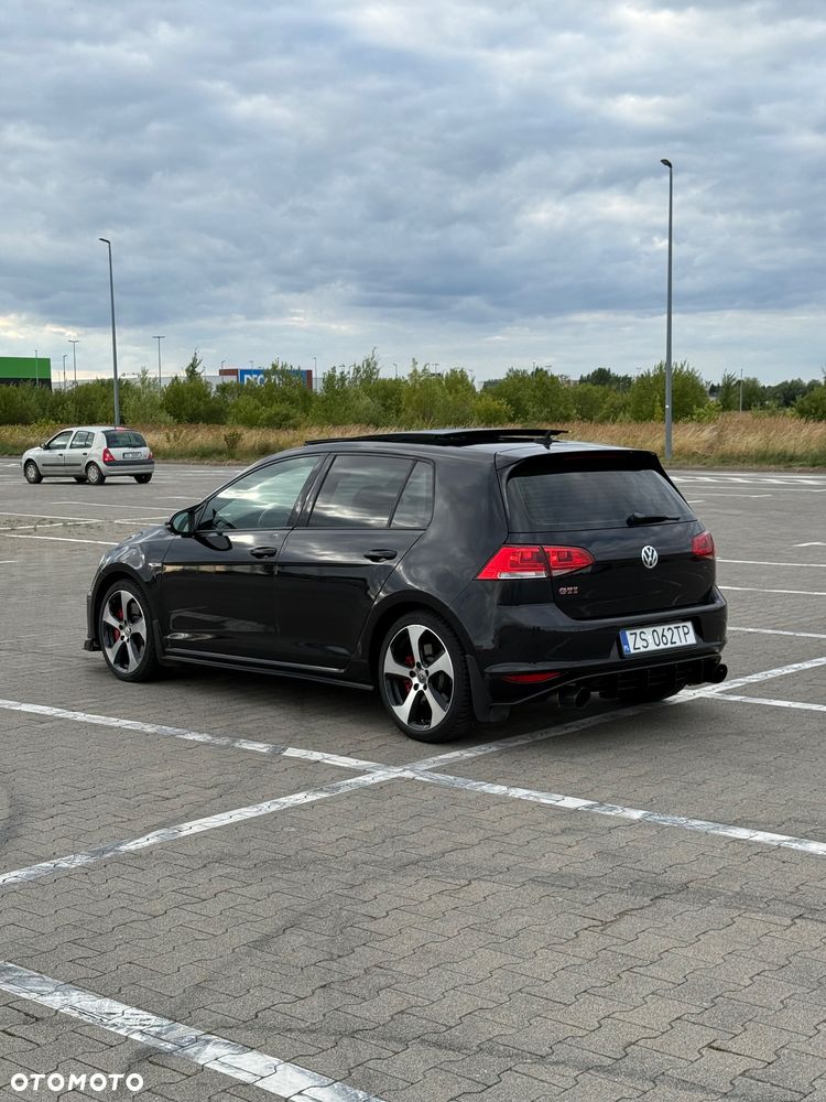 Volkswagen Golf - 5