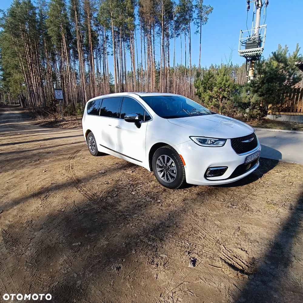 Chrysler Pacifica - 1