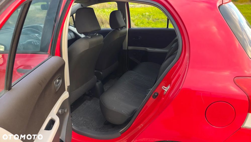 Toyota Yaris - 30