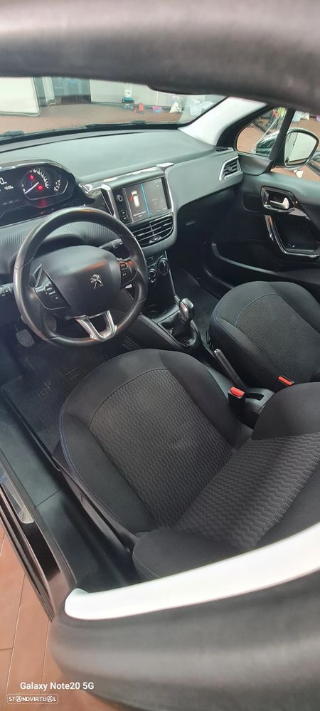 Peugeot 208 - 18
