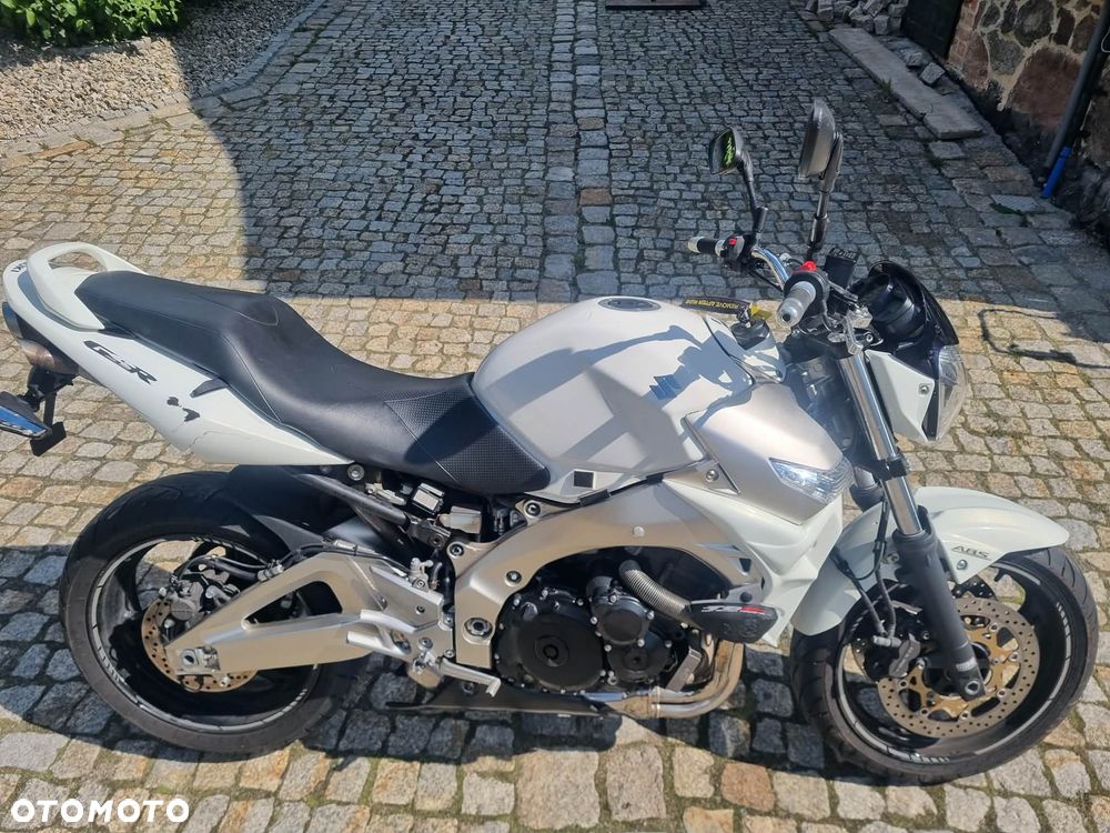 Suzuki GSR - 3