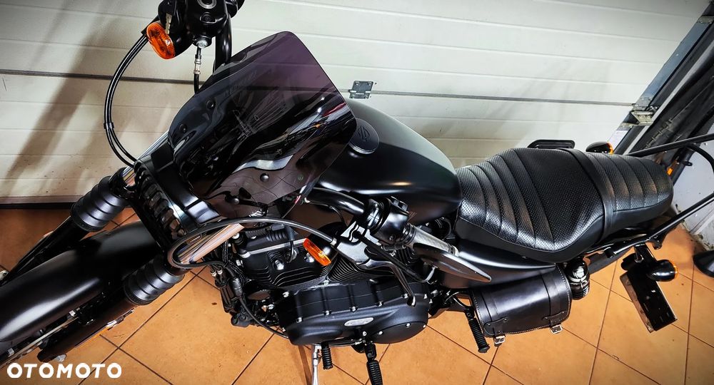 Harley-Davidson Sportster Iron 883 - 18