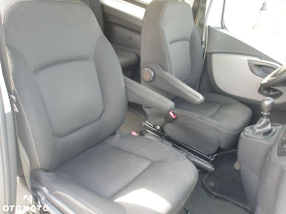 Mercedes-Benz Vito Renault Trafic - 26
