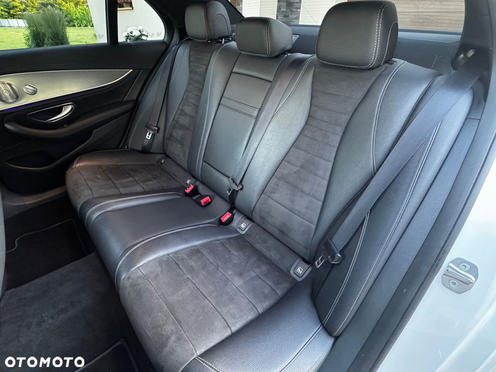 Mercedes-Benz Klasa E 220 d 4-Matic 9G-TRONIC - 19