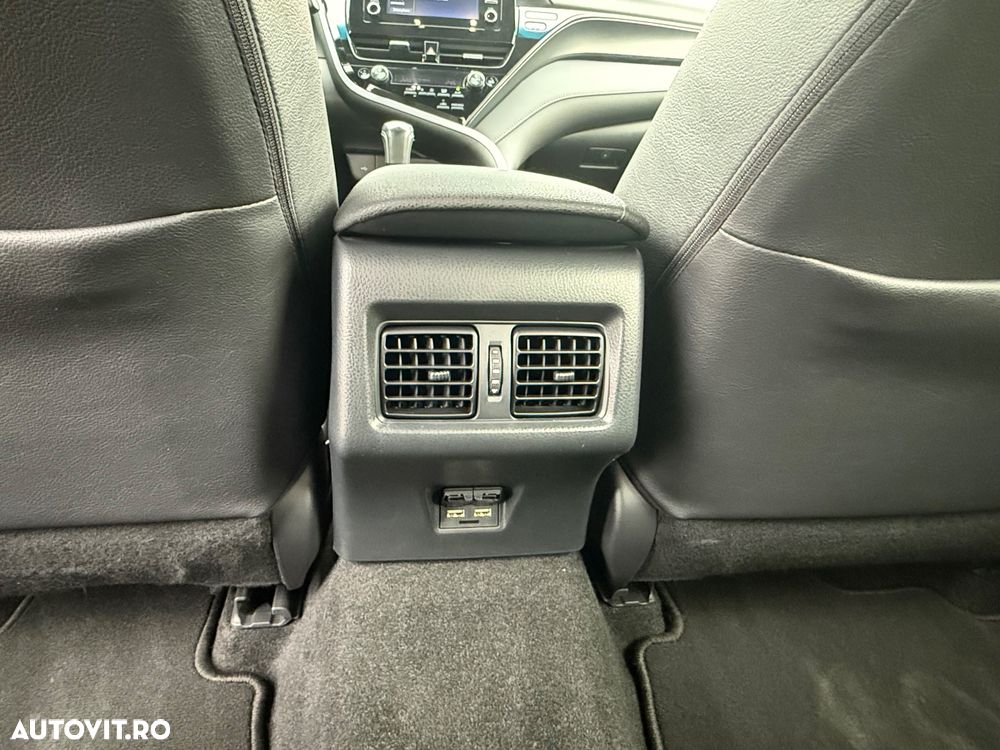 Toyota Camry Luxury - 16