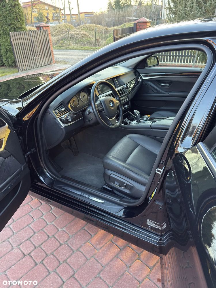 BMW Seria 5 528i xDrive - 7