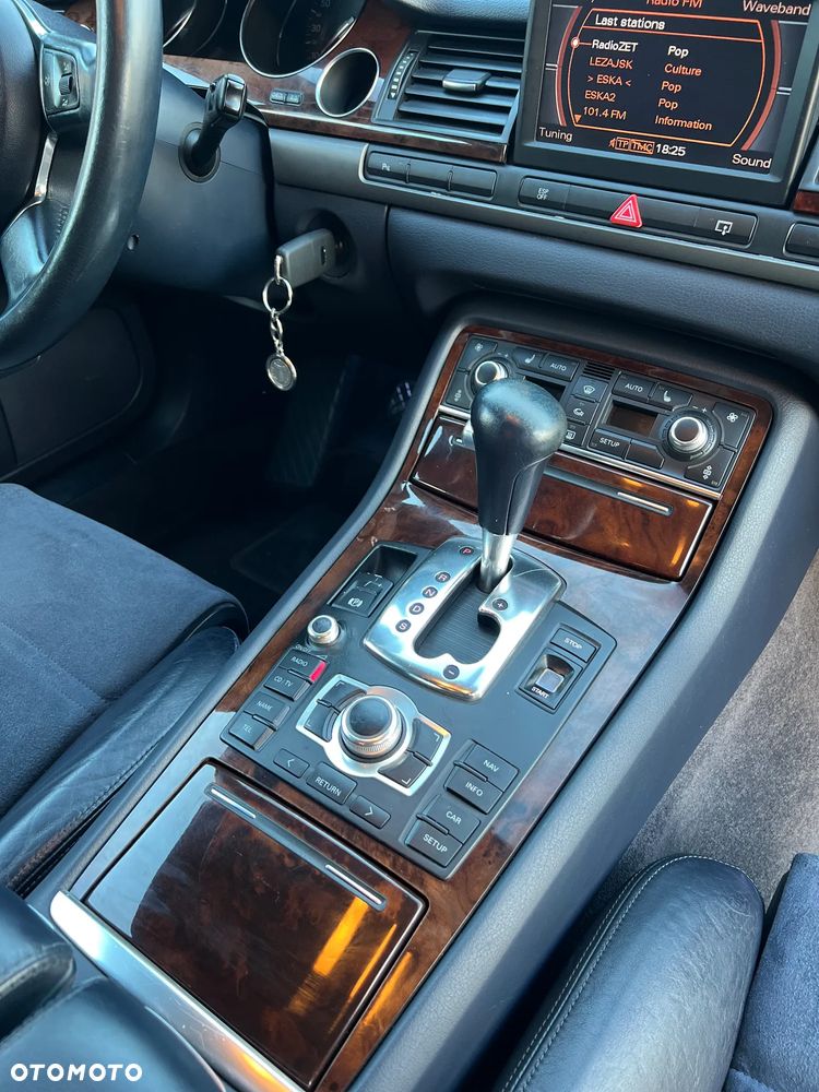 Audi A8 4.2 Quattro - 24