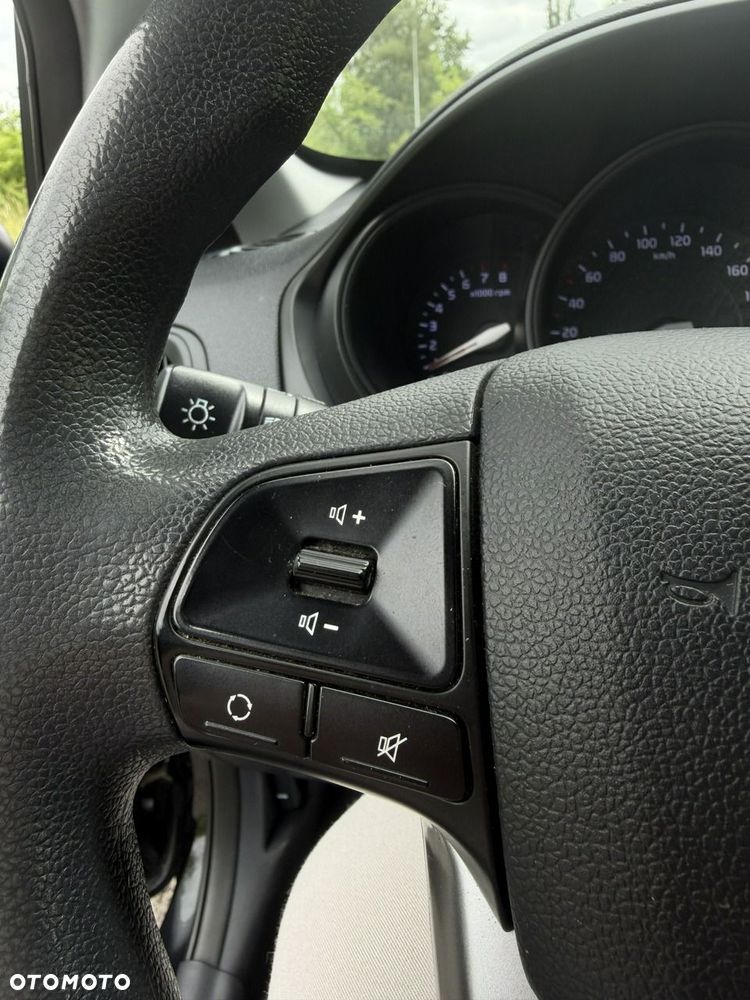 Kia Rio - 22