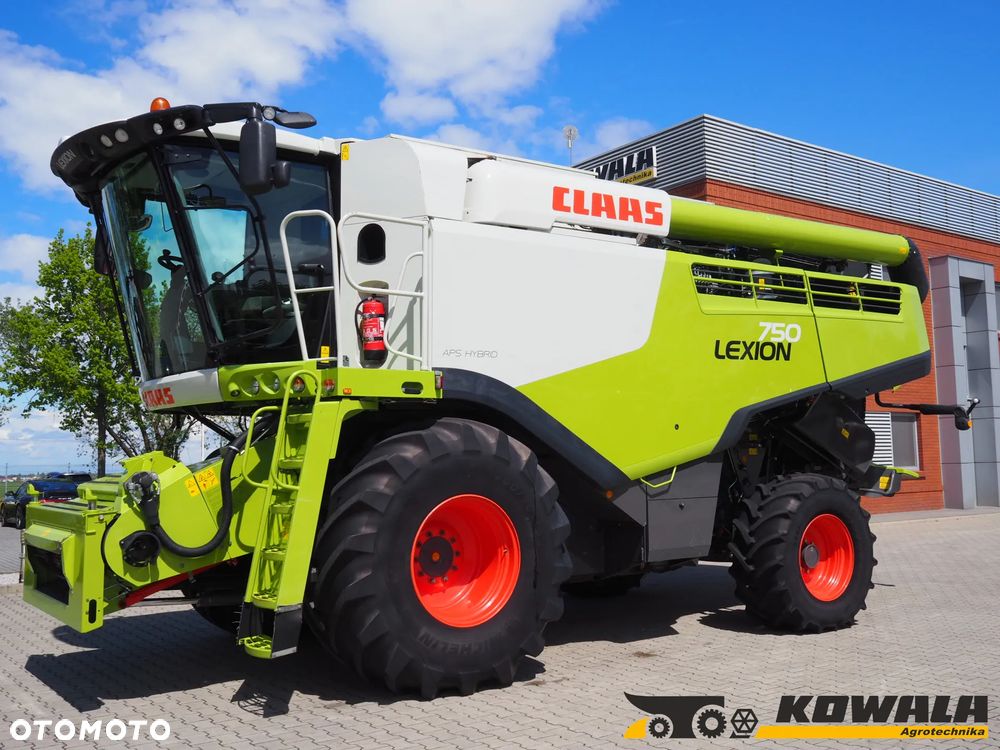 Claas Lexion 750 + V770 - 2
