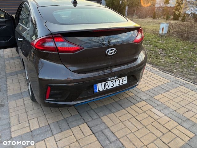 Hyundai IONIQ - 19
