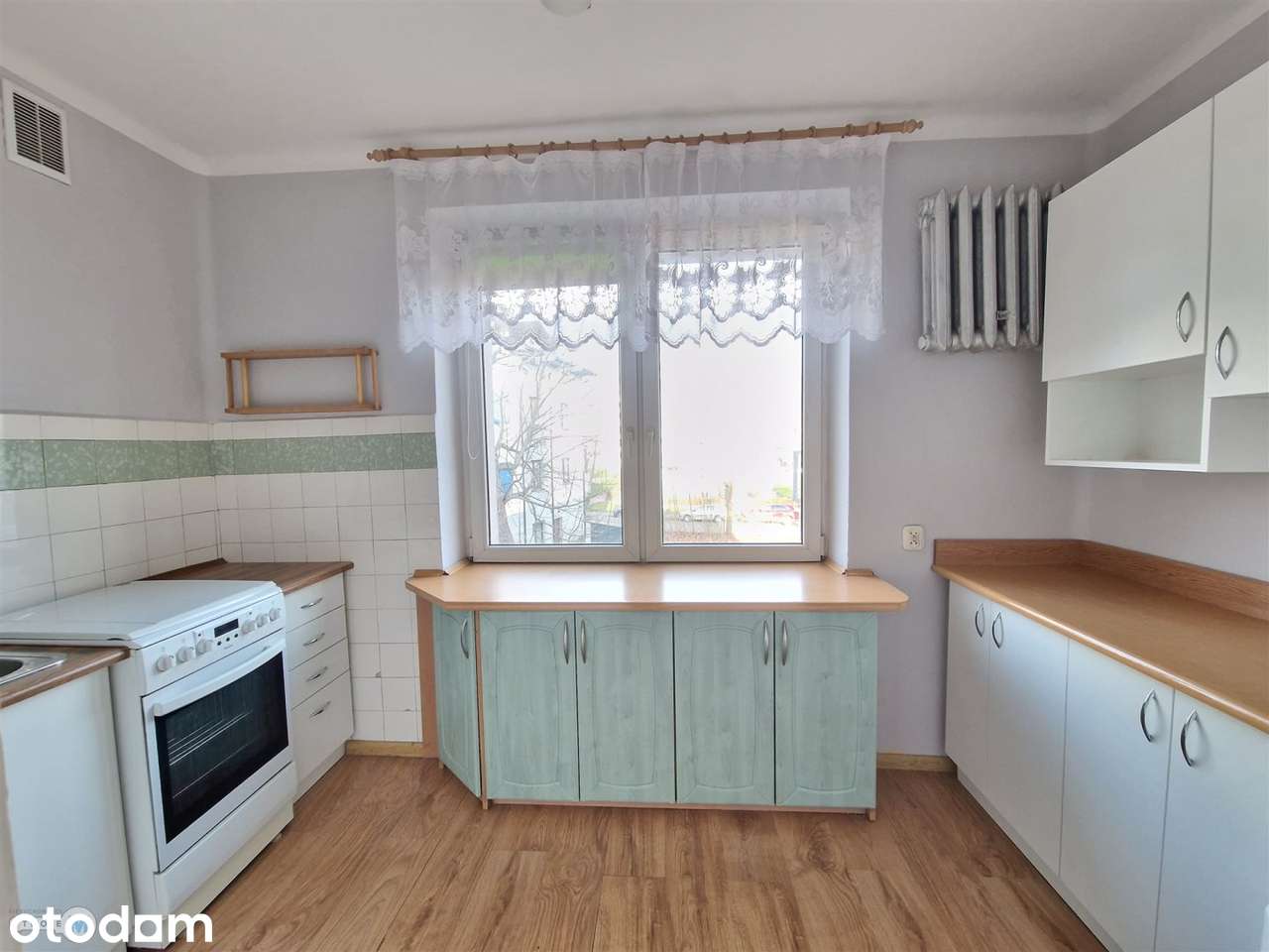 2 pokoje z balkonem na 1 piętrze + piwnica,strych