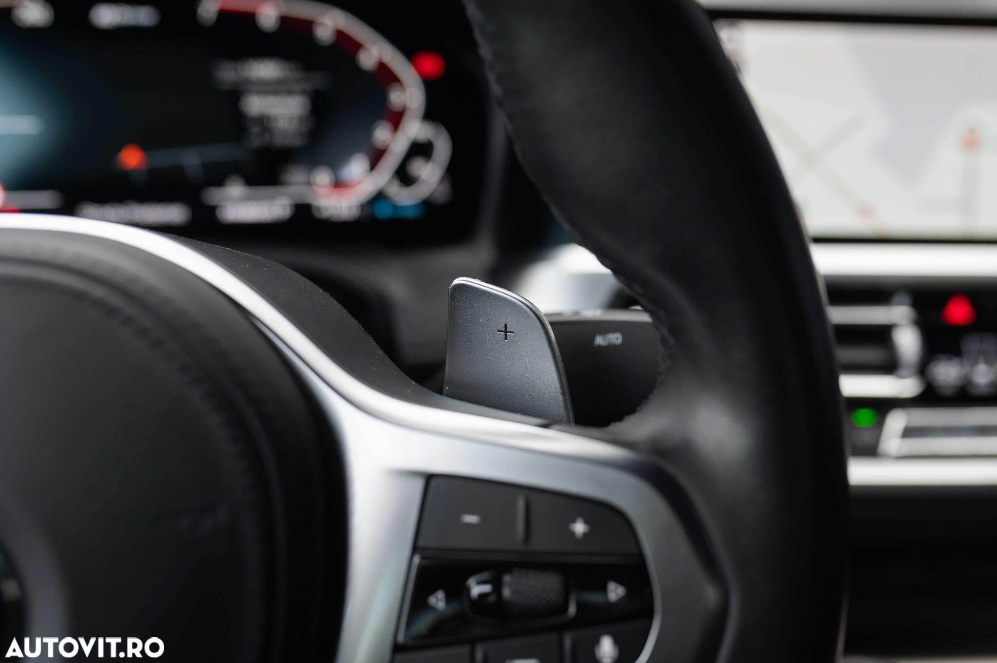BMW Seria 3 330e Aut. M Sport - 33