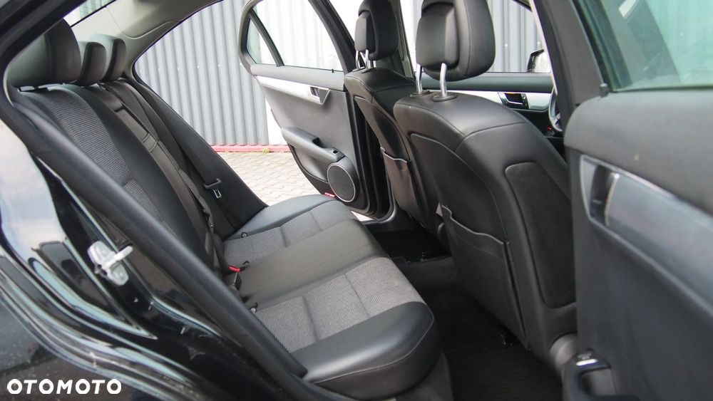 Mercedes-Benz Klasa C 180 Kompressor BlueEFFICIENCY Elegance - 8