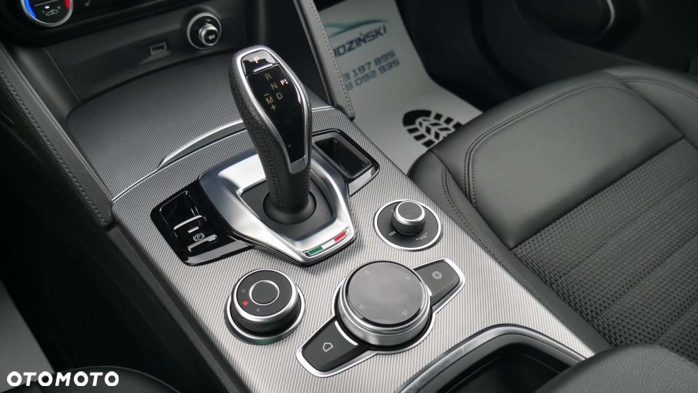 Alfa Romeo Stelvio - 16