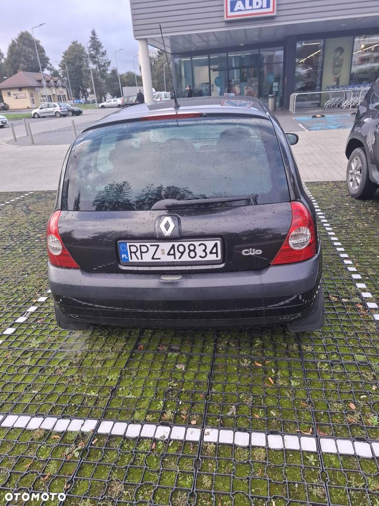 Renault Clio - 2