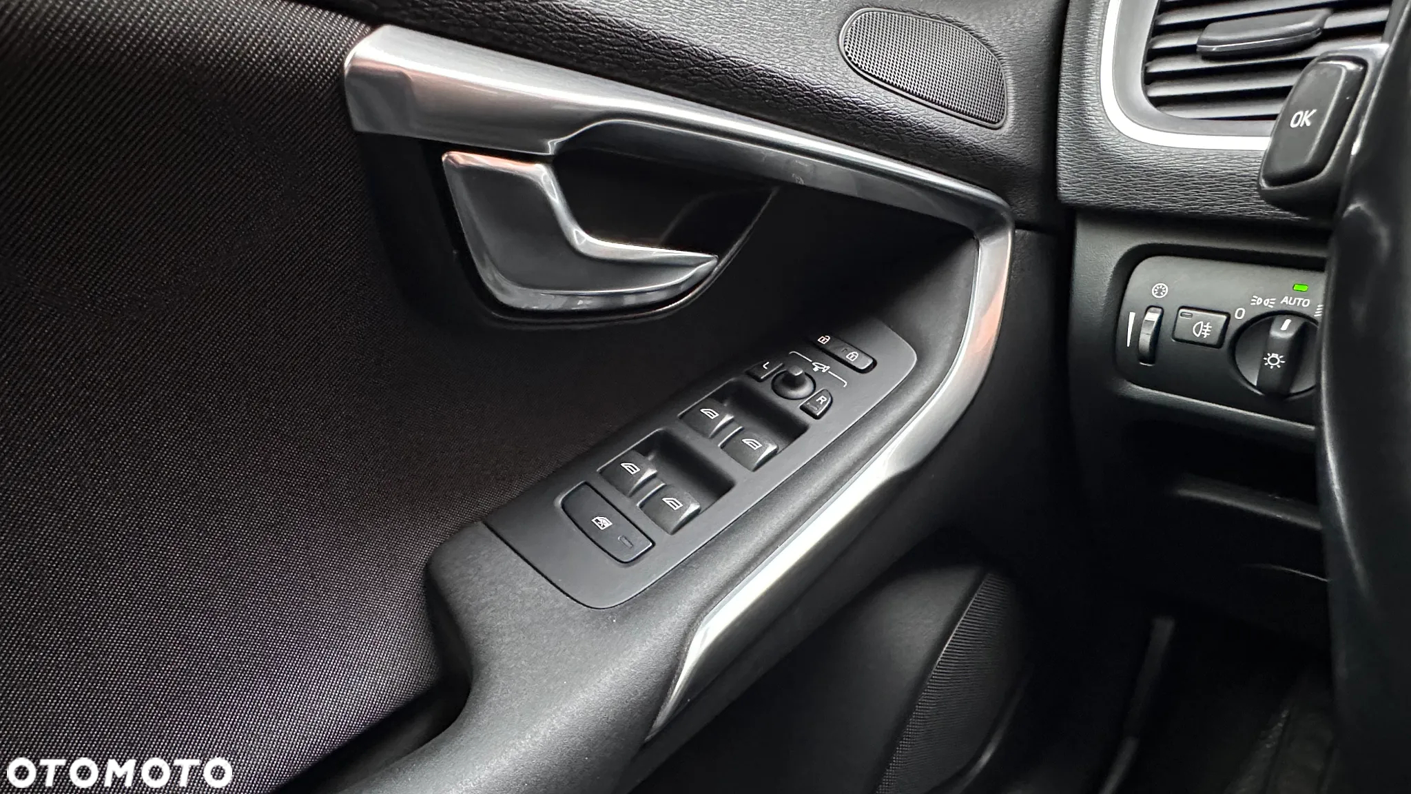 Volvo V40 Cross Country T4 AWD Momentum - 28