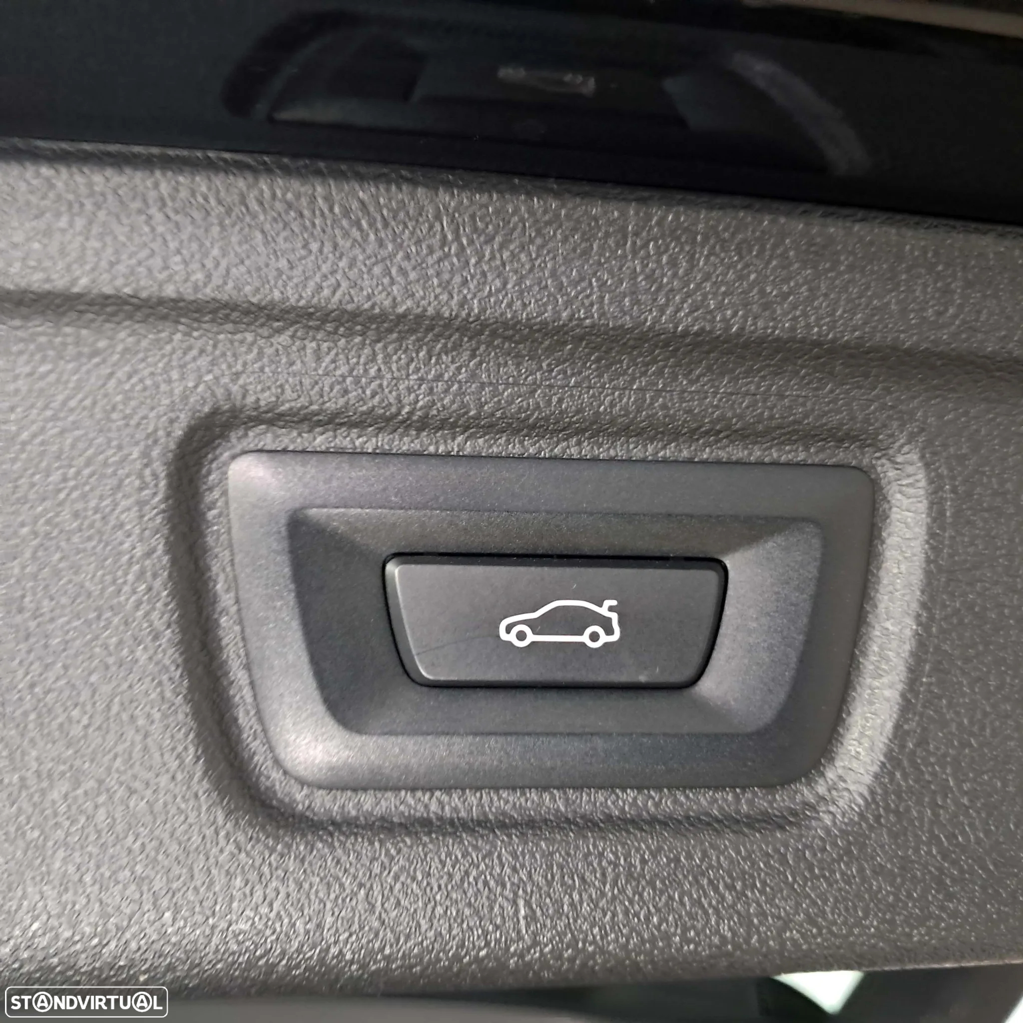 BMW 320 d Touring Pack Desportivo M Auto - 25