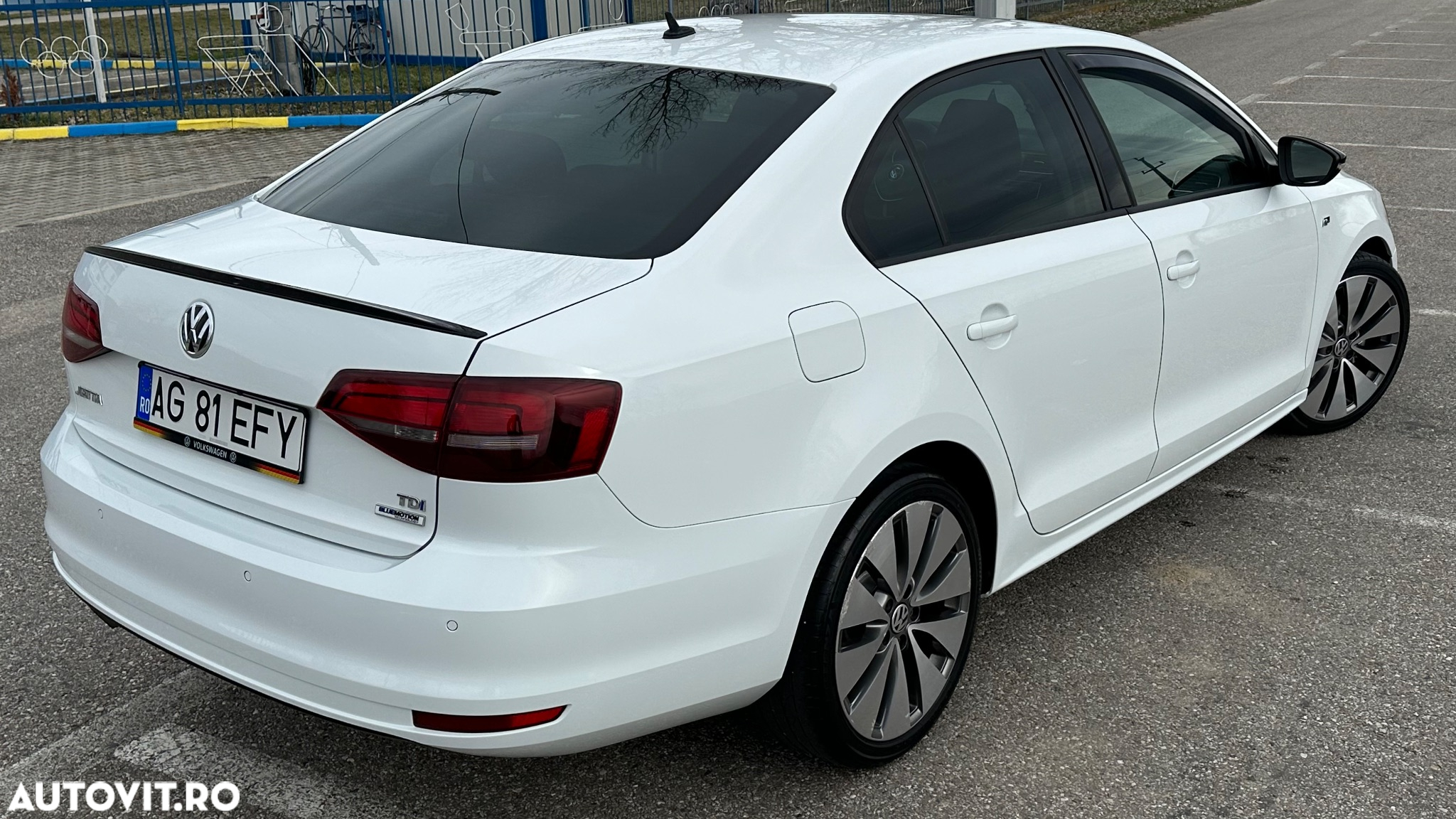 Volkswagen Jetta 2.0 TDI DSG Highline - 27