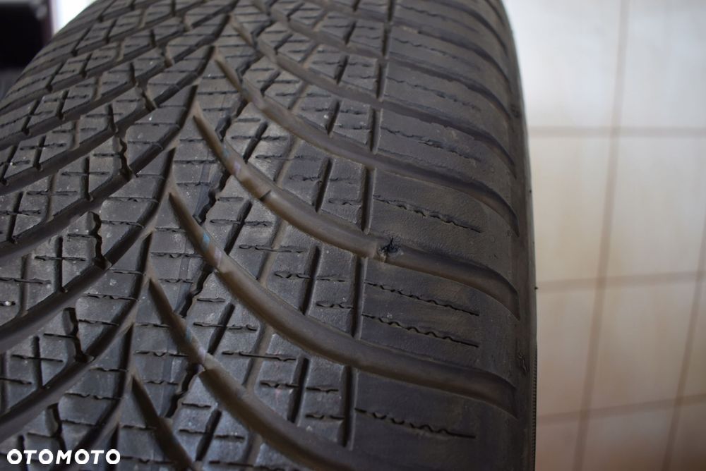 R17 215/50 Goodyear Vector 4 Seasons GEN-3 2024r Cena za parę - 10