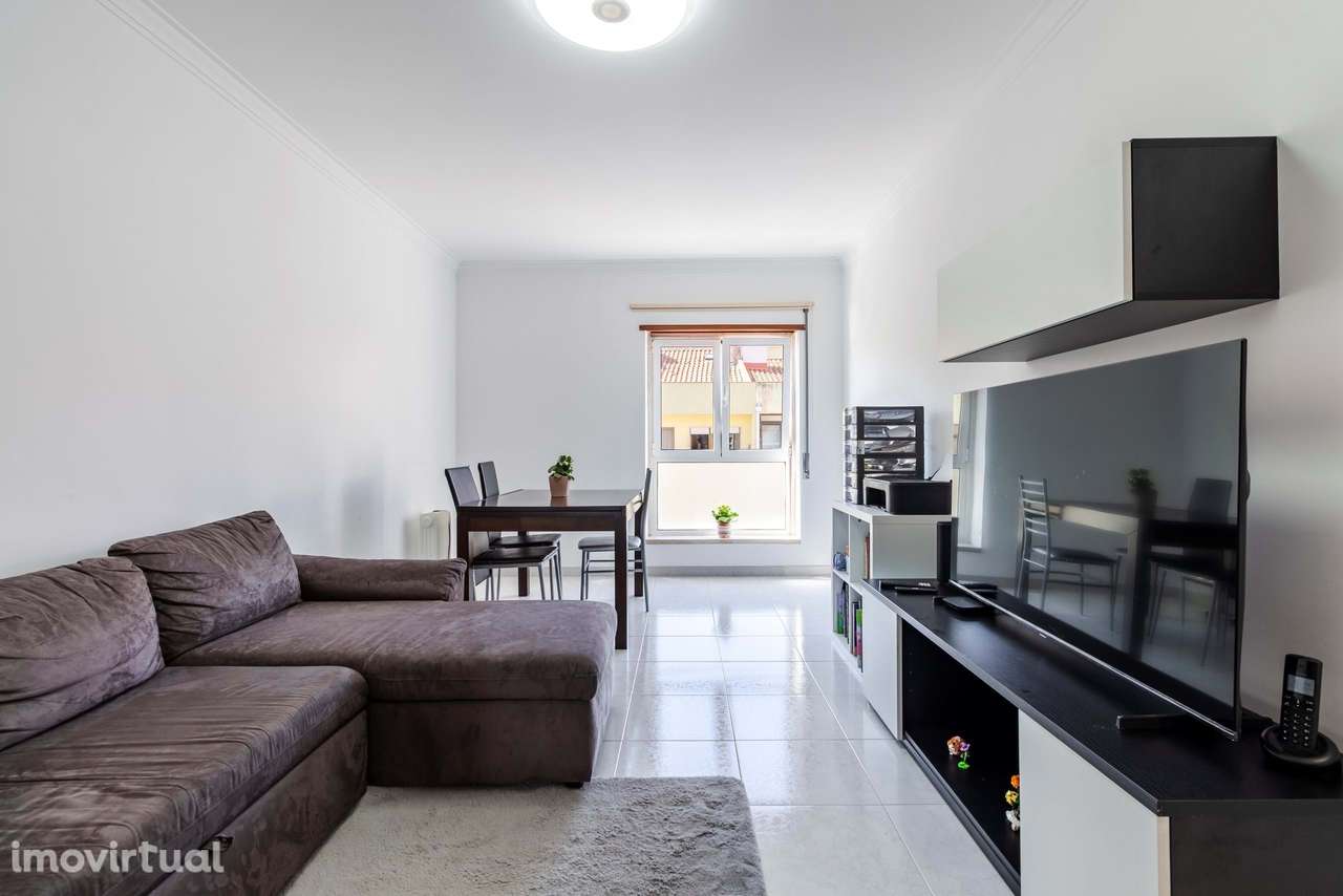 Apartamento T2 em Ouressa, Mem Martins – Luminoso e Pronto a Habitar - Grande imagem: 2/37