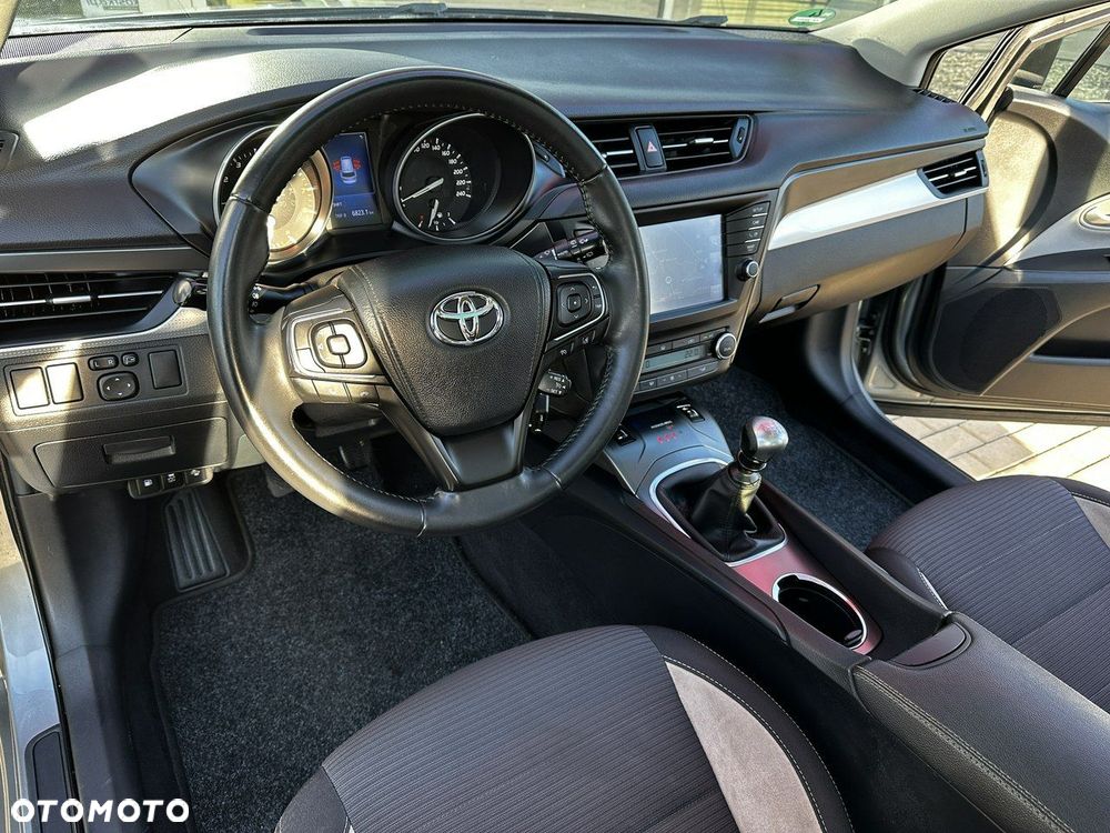 Toyota Avensis 1.8 Premium - 10