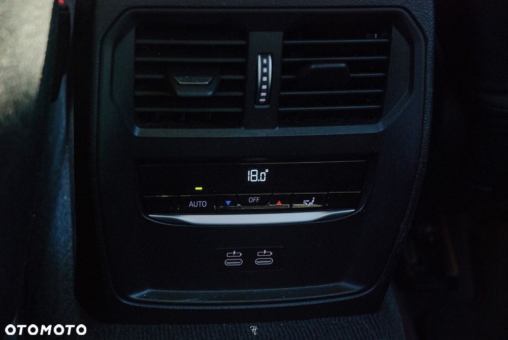 BMW Seria 3 330e - 35