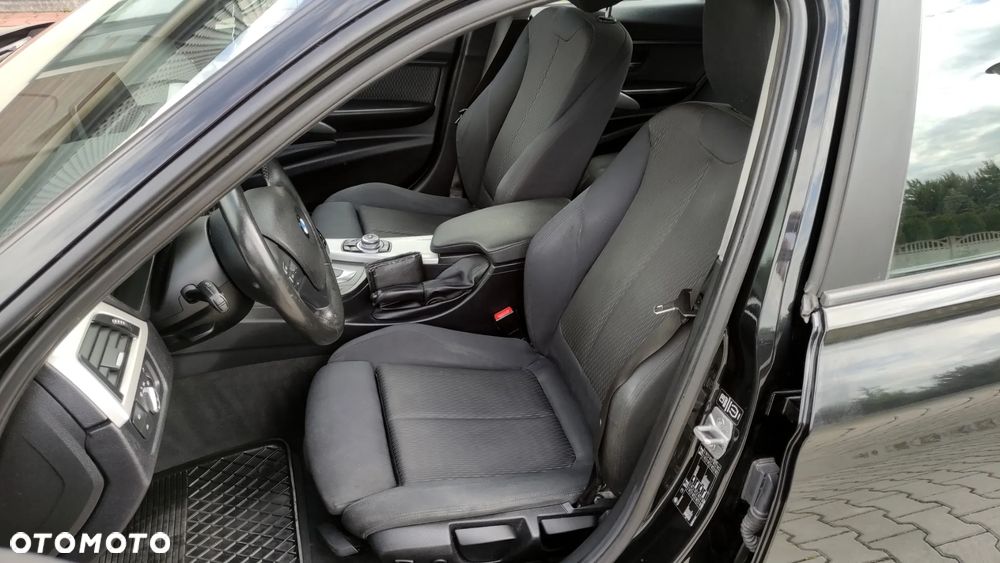 BMW Seria 3 320d DPF Edition Sport - 24