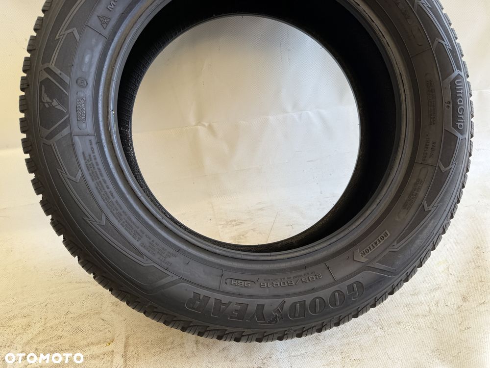 205/60/16 Goodyear UltraGrip 9+ 96H - 3