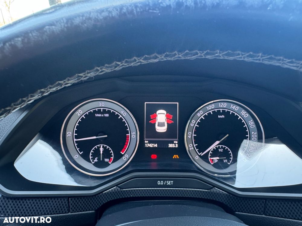 Skoda Superb 2.0 TDI DSG Premium Edition - 13