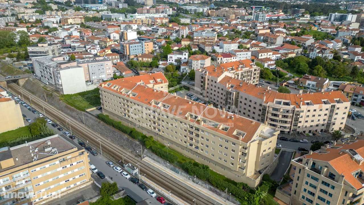 Apartamento T1+1 Coimbrões, com garagem Box - Grande imagem: 3/21