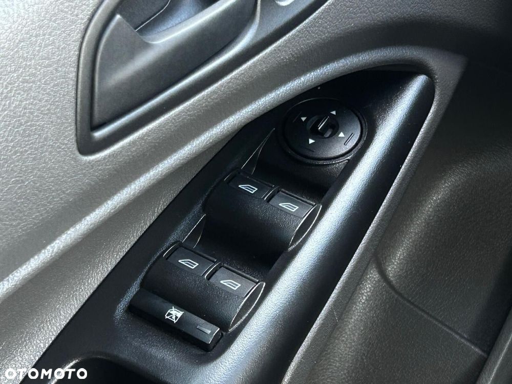Ford Tourneo Connect - 19