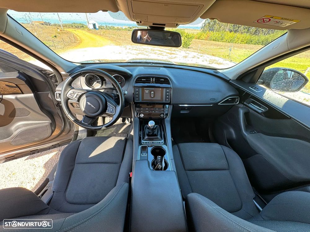Jaguar F-Pace 2.0 i4D Pure AWD - 15