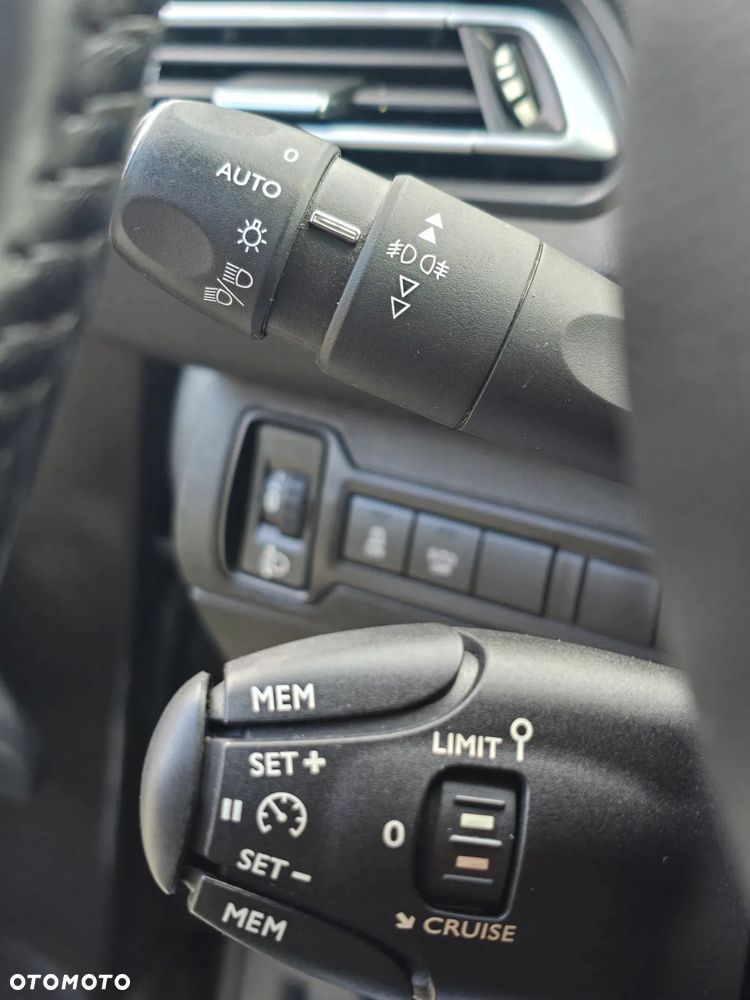Peugeot 308 BlueHDi FAP 120 Stop&Start Style - 28