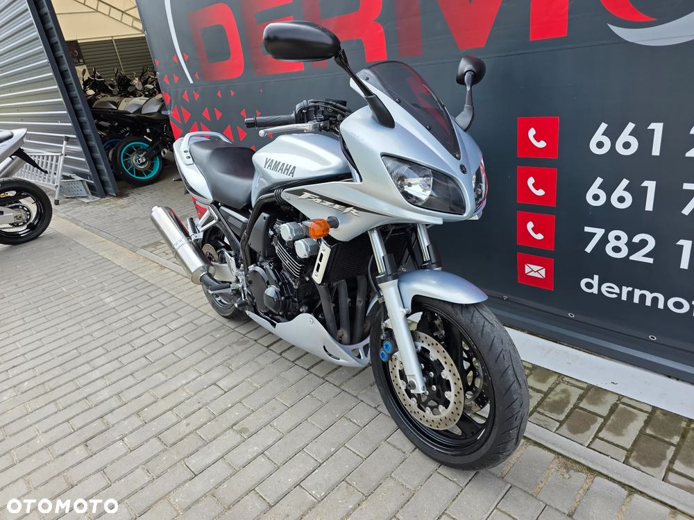 Yamaha FZS - 32